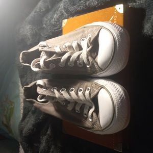 Converse all star  gray with spots on the in side and white very nice size 7